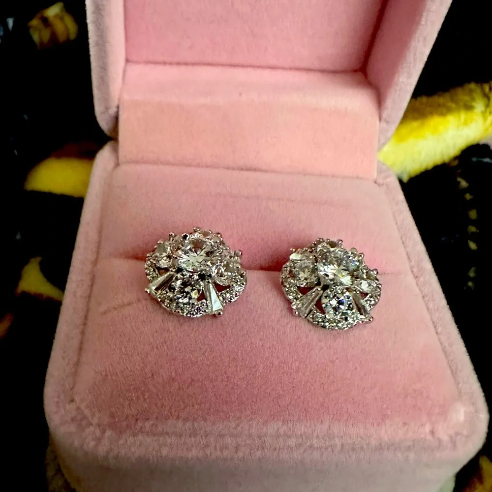 Earrings - Picture 1 of 2